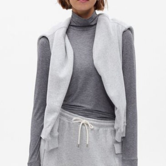 GapFit BREATHE TURTLENECK - Picture 1 of 7